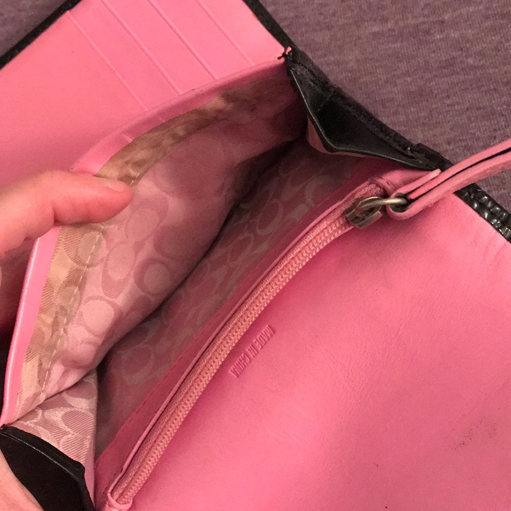 A Coach Wallet - Picture 5 of 6